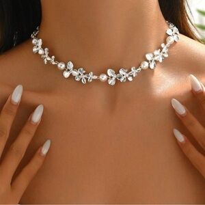 Elegant Floral Choker Necklace